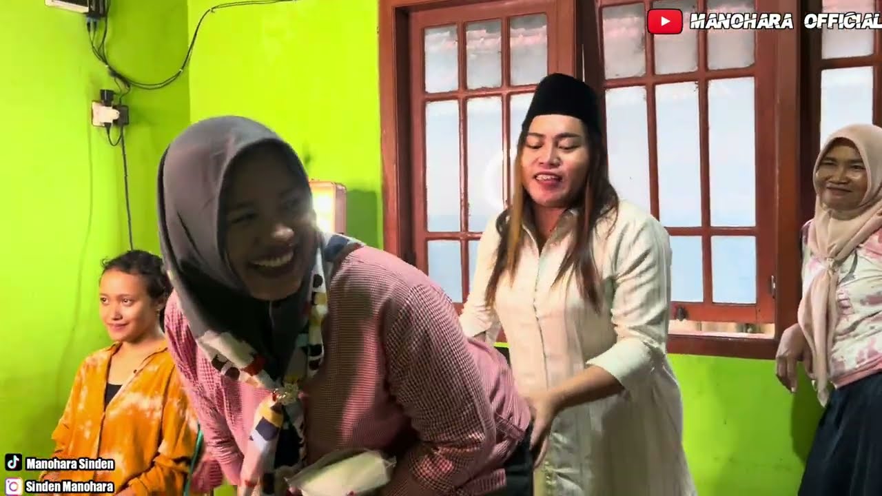 HARI INI KERJA SANTAI GAES ,,  BERANGKAT MAKE UP PENGANTIN JAM 7 🥰