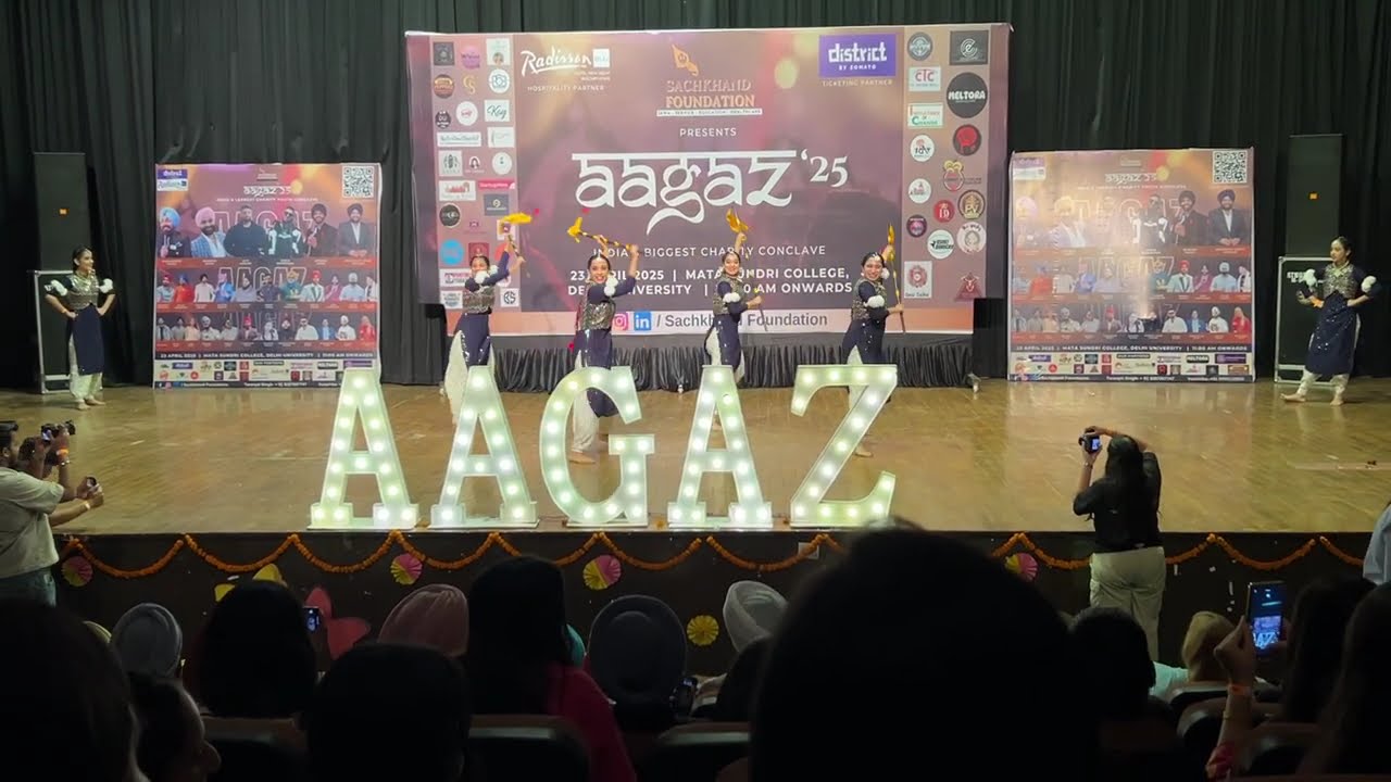 Punjabi Singers Tribute through Bhangra | Live Folk Performance | Aagaaz