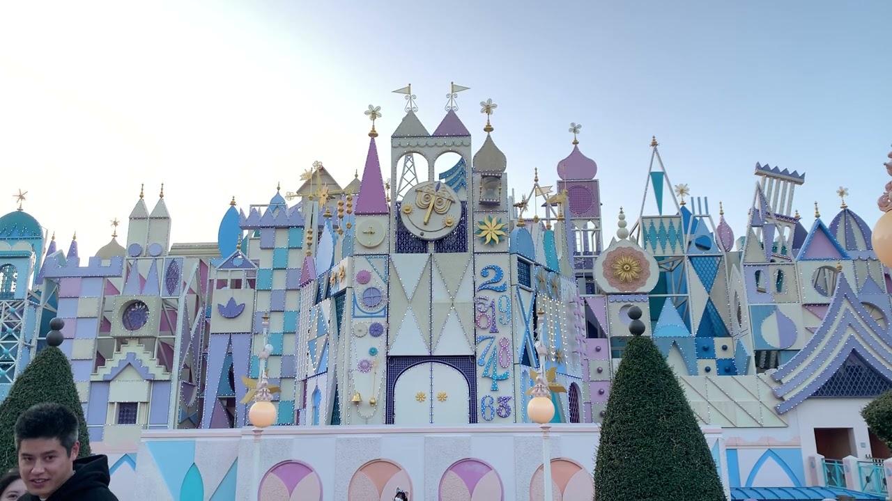 Hong Kong Disneyland It’s a Small World Clock Parade 5:30PM