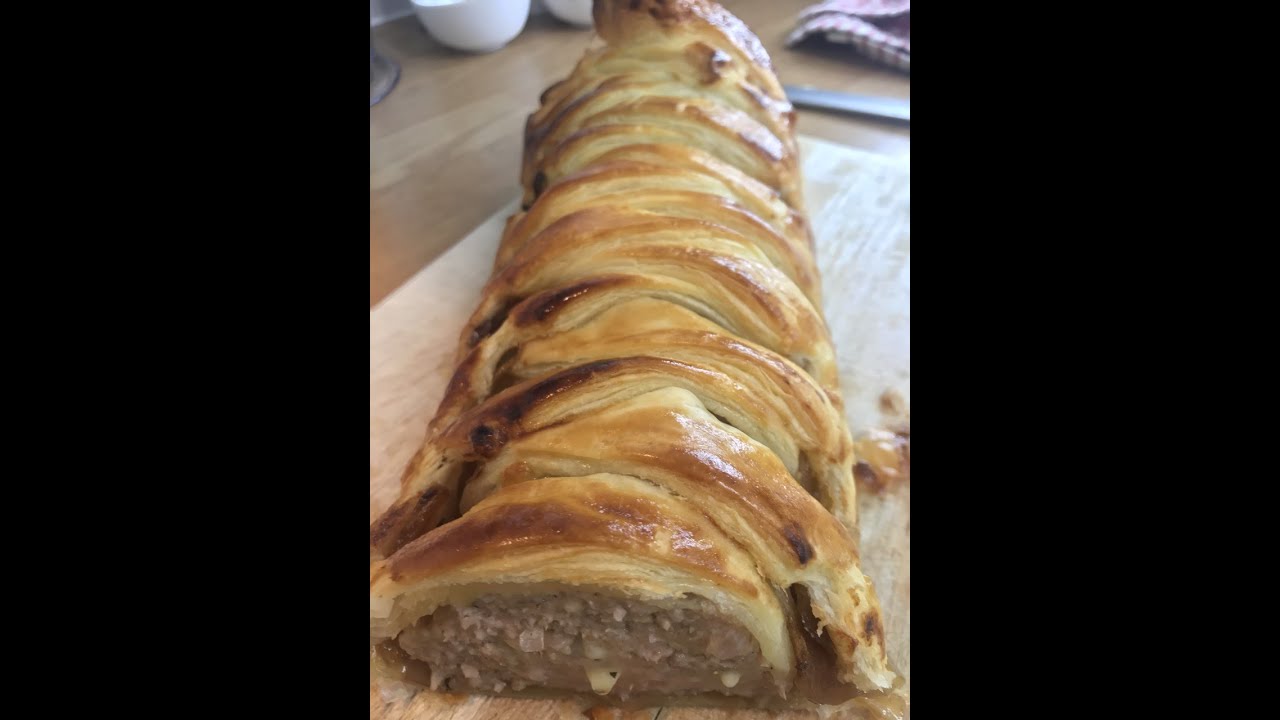 How to make a Sausage Plait😋