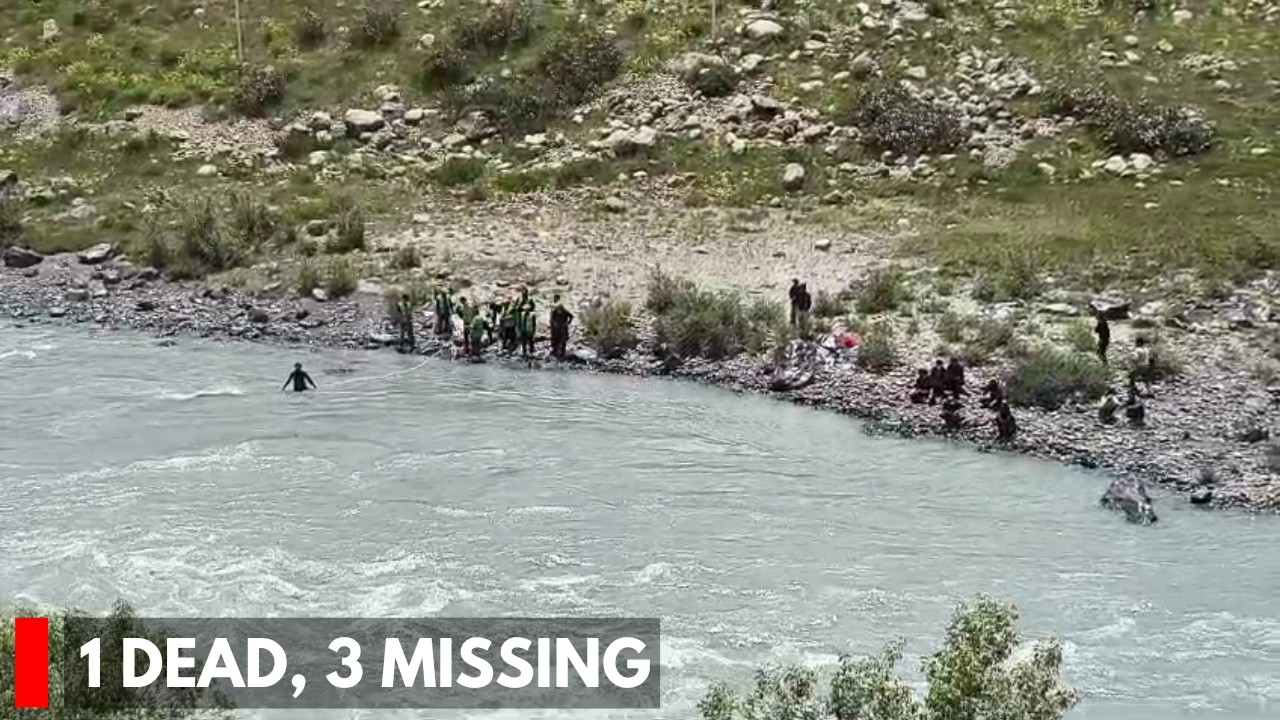 Kargil: 1 Dead, 3 Missing As Vehicle Plunges Into Drass River