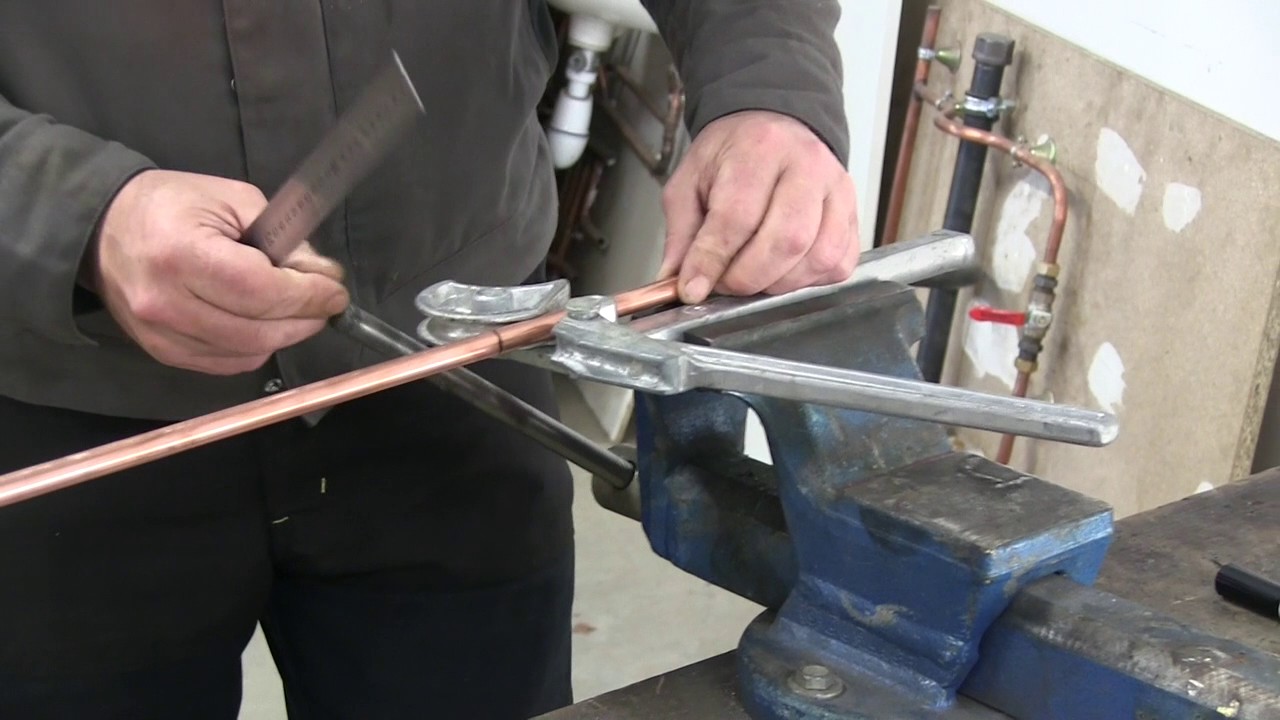 Atelier cuivre cintrage à 90° avec cintrette
