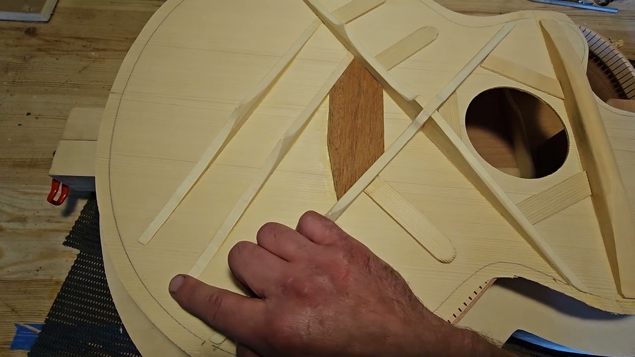 explication du barrage de la guitare.