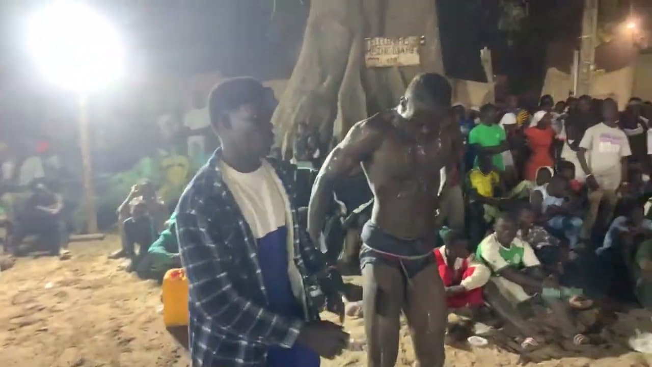 Temps fort 1:10:17 - 1:15:17 de FÉLIR   TV est en direct À SOUM LÔG MISS 2 BŒUFS  + 15.000F
