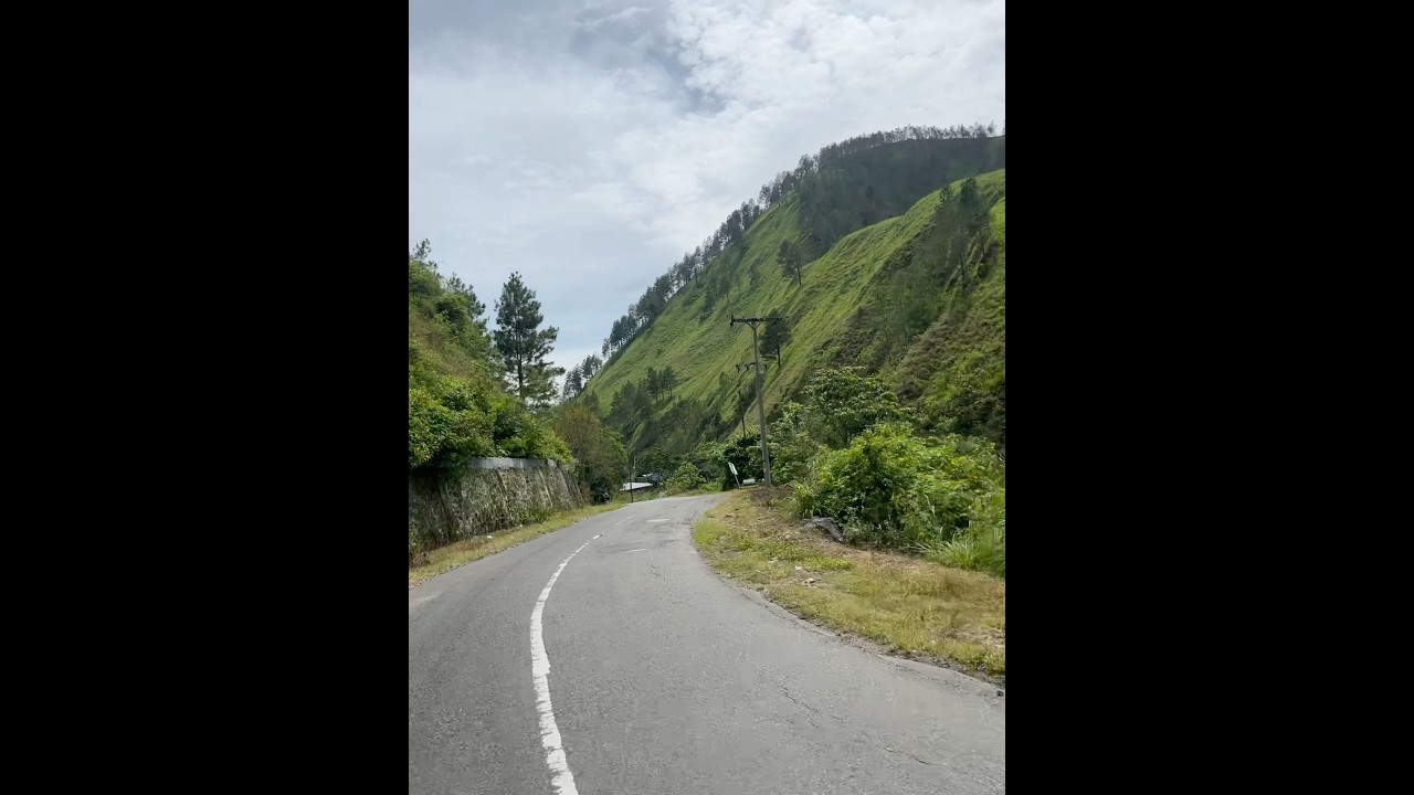 JALAN VIRAL KE DANAU TOBA 