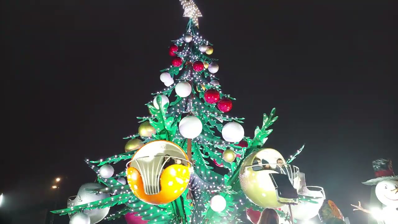 Marché de Noël 2025 à Angers (49).@B.Breteau YOUTUBE. 