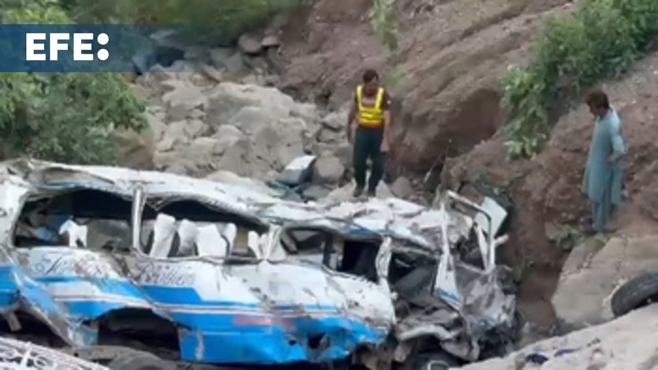 Al menos 36 muertos en dos accidentes separados de autob&uacute;s en Pakist&aacute;n