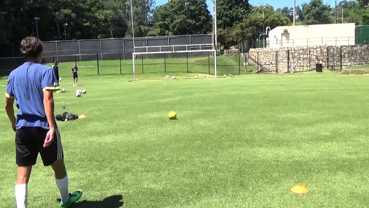 How to shoot with the outside of the foot in football/soccer | The Fifa Trainer