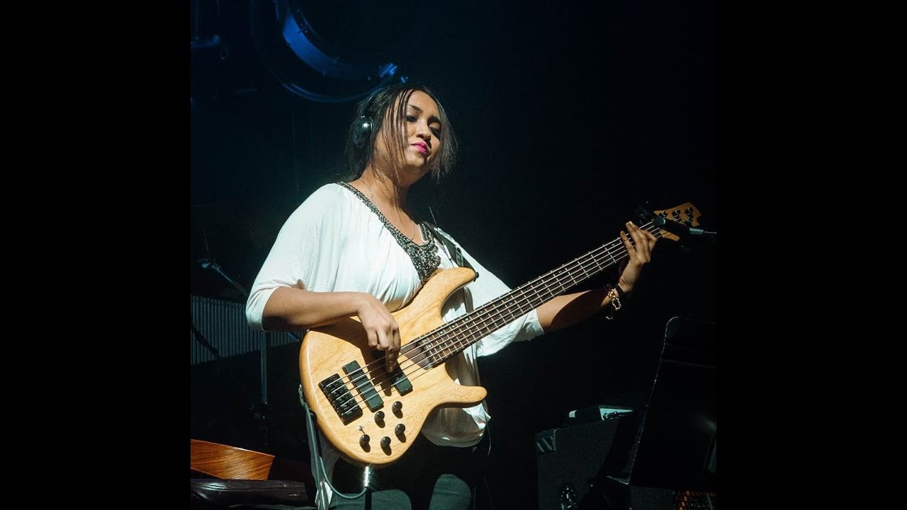 Humma Humma live Bass solo by Nilanjana.