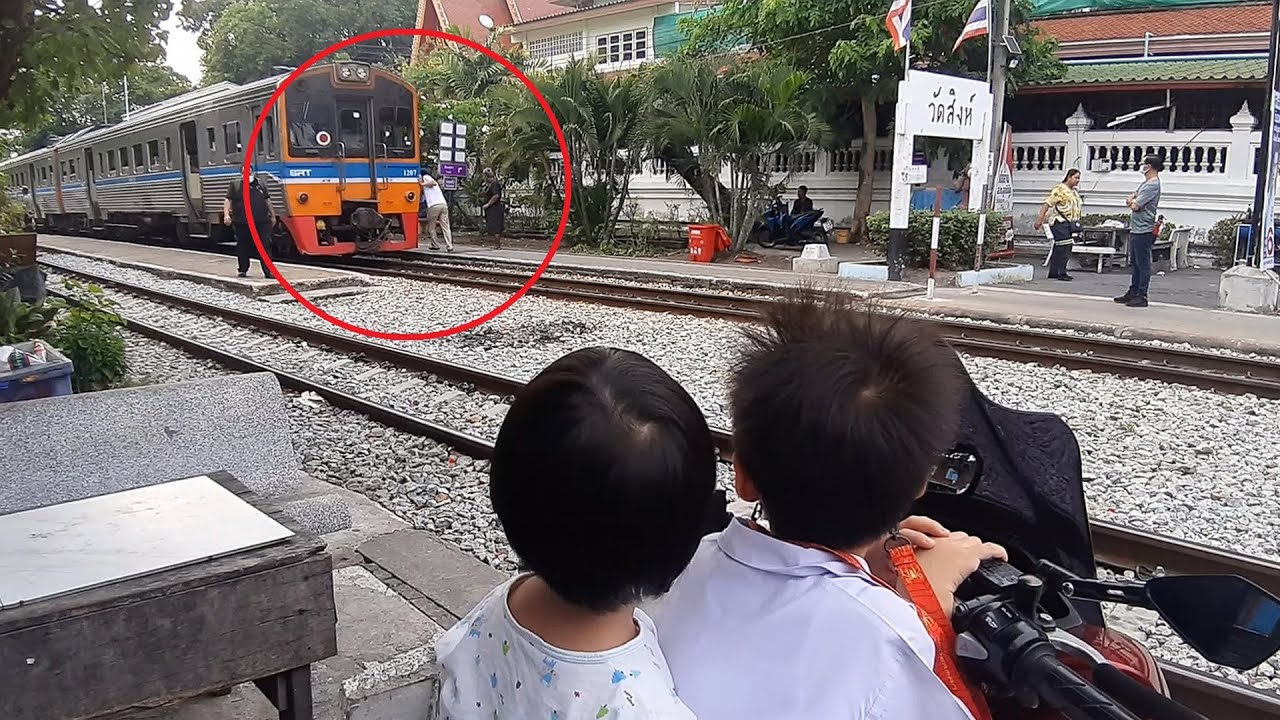 Wat Sing Station : Push The Train ? งงไปสิ...ดันรถไฟทำไม? สถานีวัดสิงห์