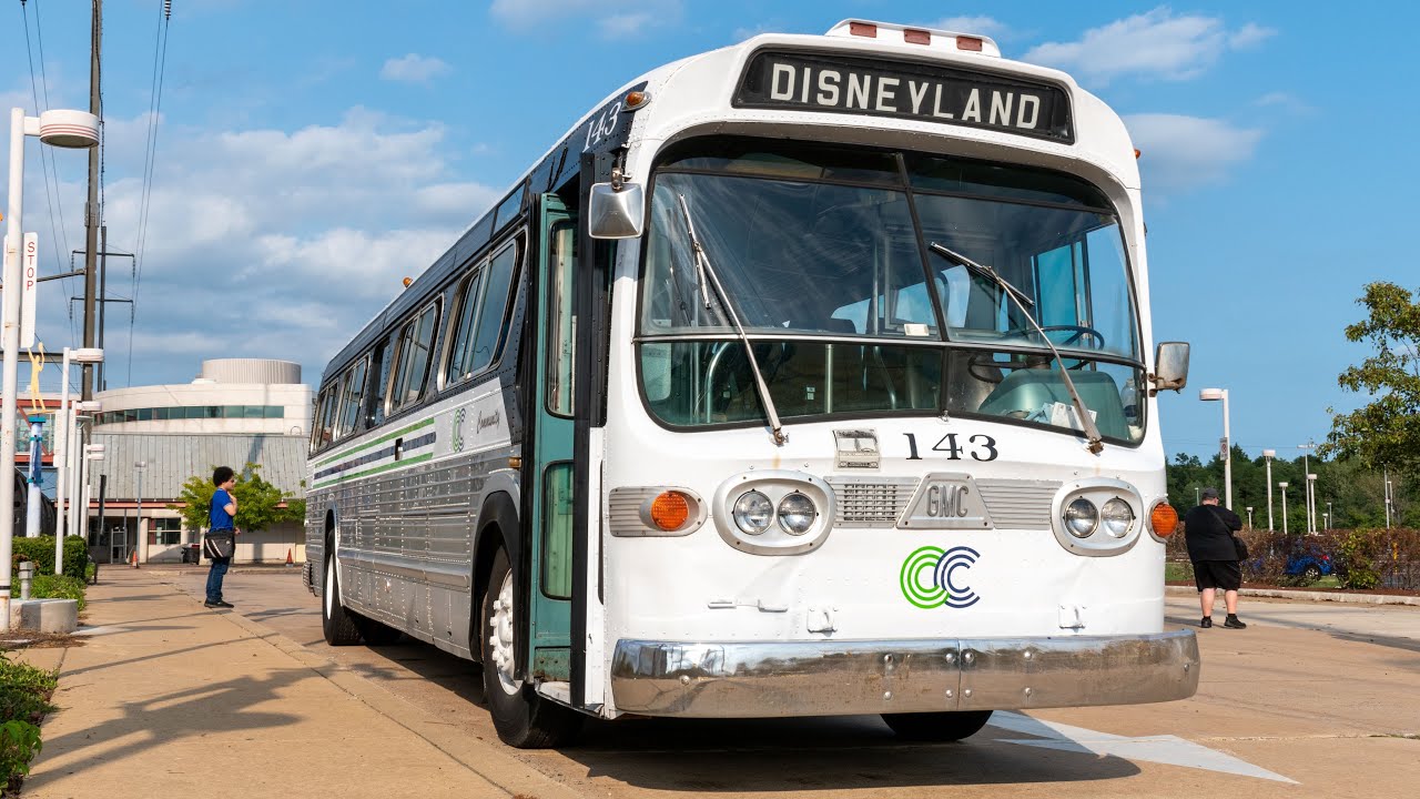Riding a 1972 GM New Look with an 8V71N and Manual Transmission (Community Coach 143)