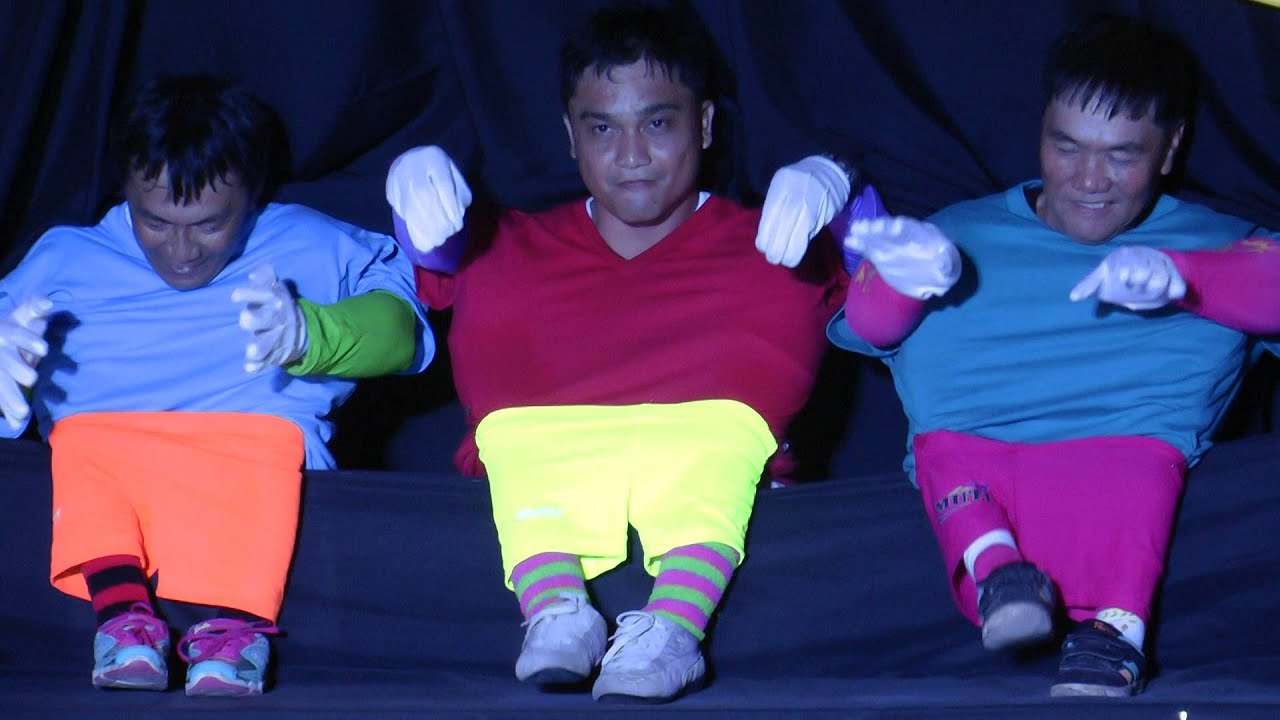 Midget Puppet Christmas presentation