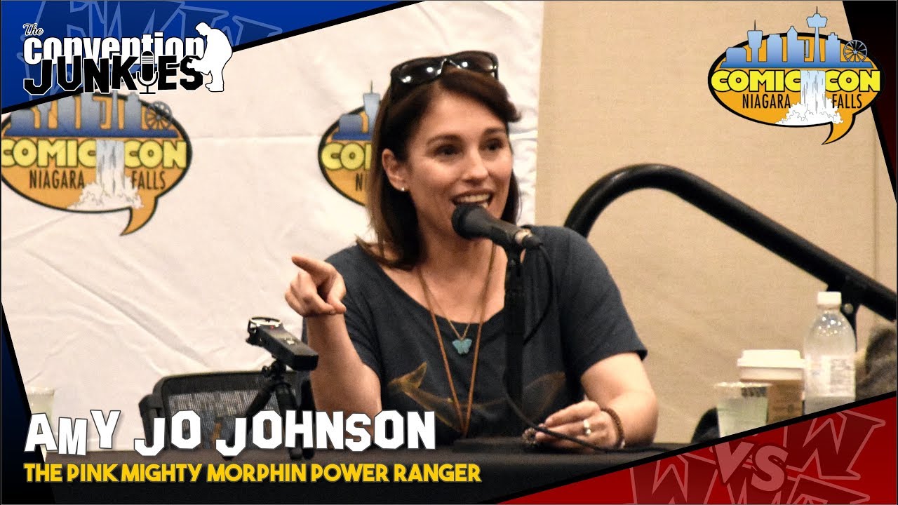 Эми Джо Джонсон (Розовый Могучий Морфин Могучий Рейнджер) на Niagara Falls Comic Con 2019 в рамка...