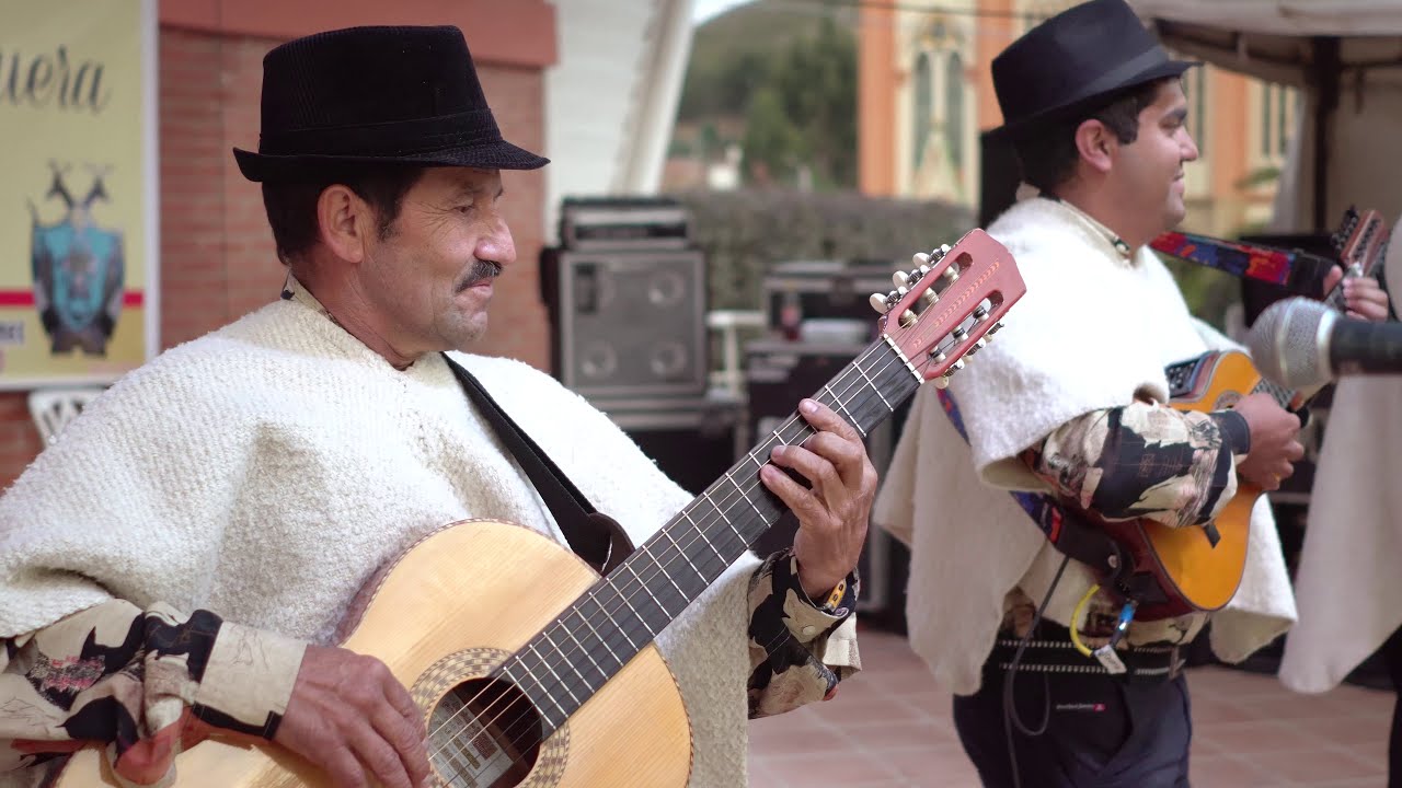 Los Hermanos Castro en vivo Andariego y Divertido