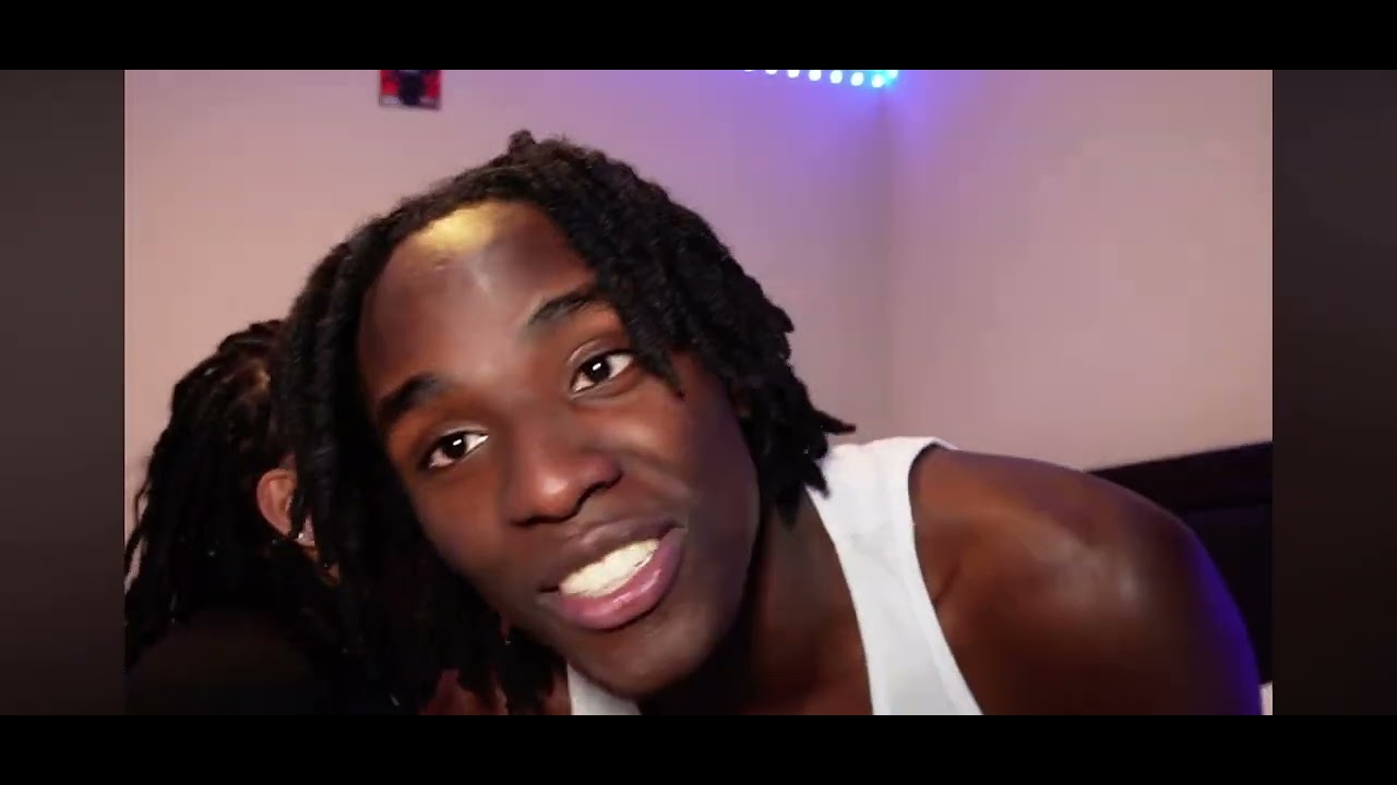 Mufa vlogs no hands kissing challenge