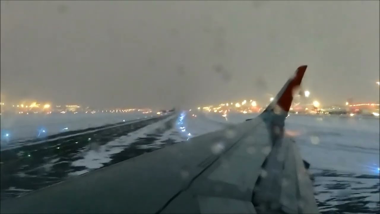 Airbus A321 Взлет из Москвы в снегопад (Шереметьево)/Takeoff from Moscow in snowfall  (Sheremetyevo)