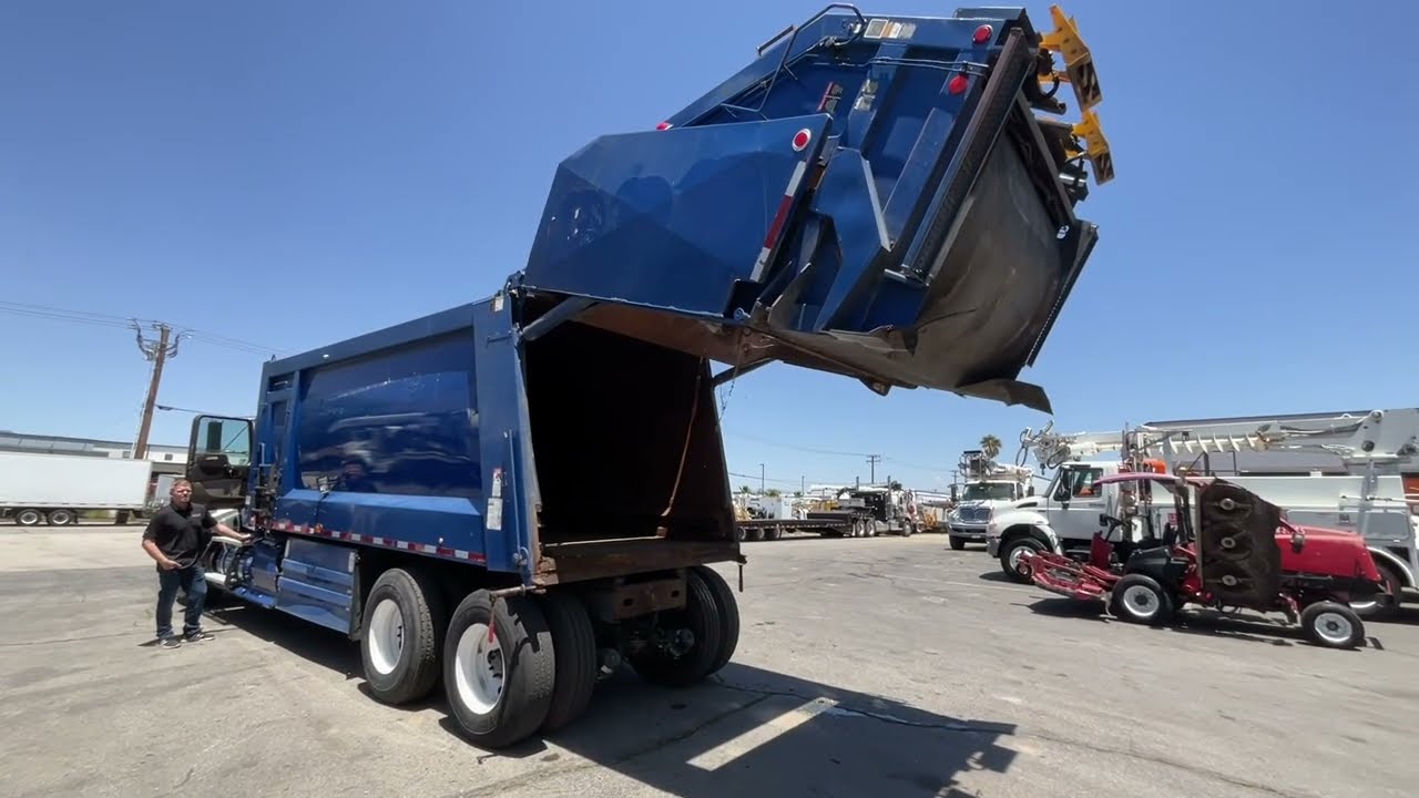 2015 Kenworth T800 CNG Heil 32YD Rear Loader Trash Truck
