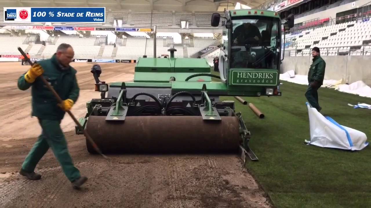 La nouvelle pelouse du Stade Delaune