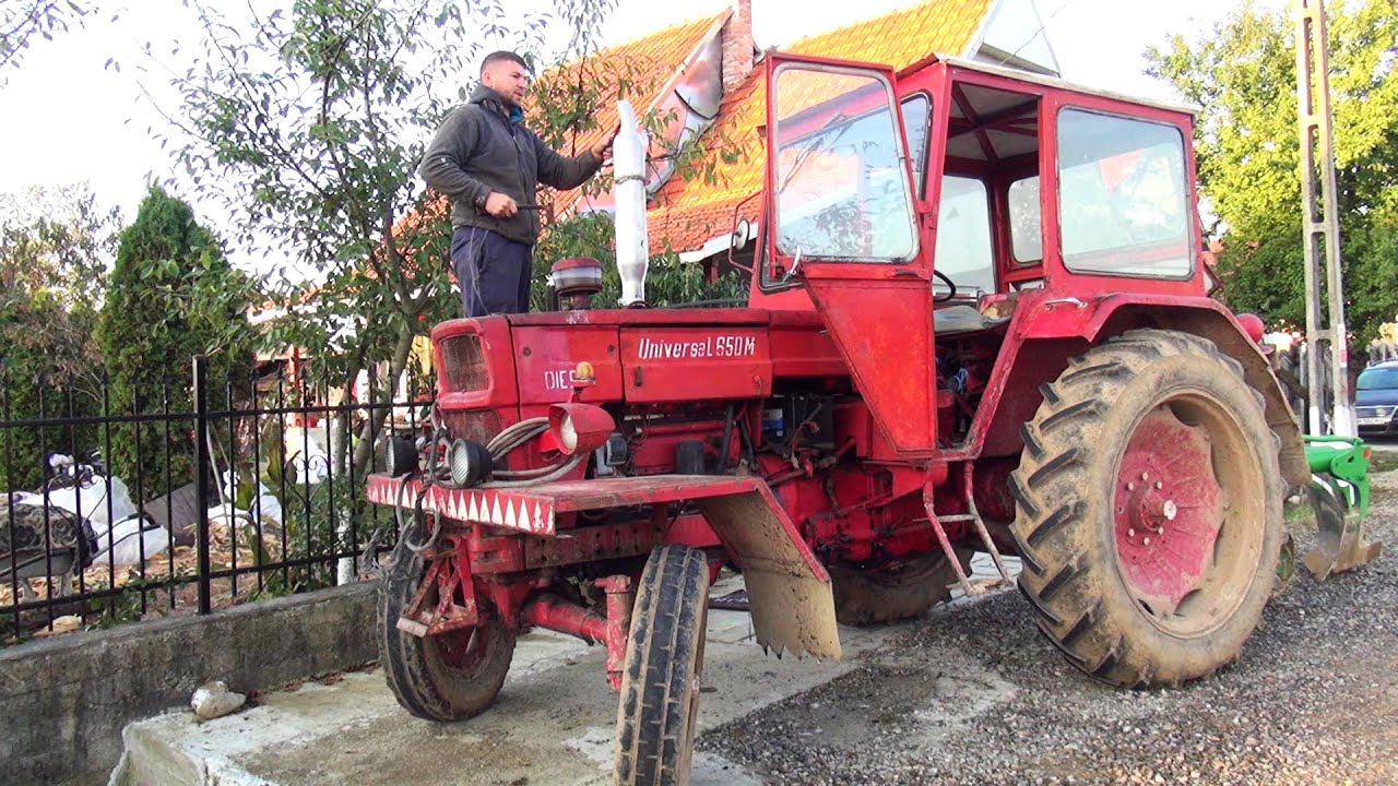 Pornire-Montare țeavă de eșapament Tractor Universal 650M fabricație 1973