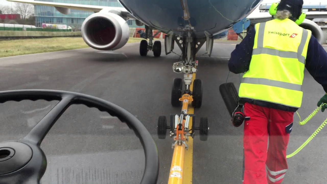 Embraer 195 pushback at Southampton Airport