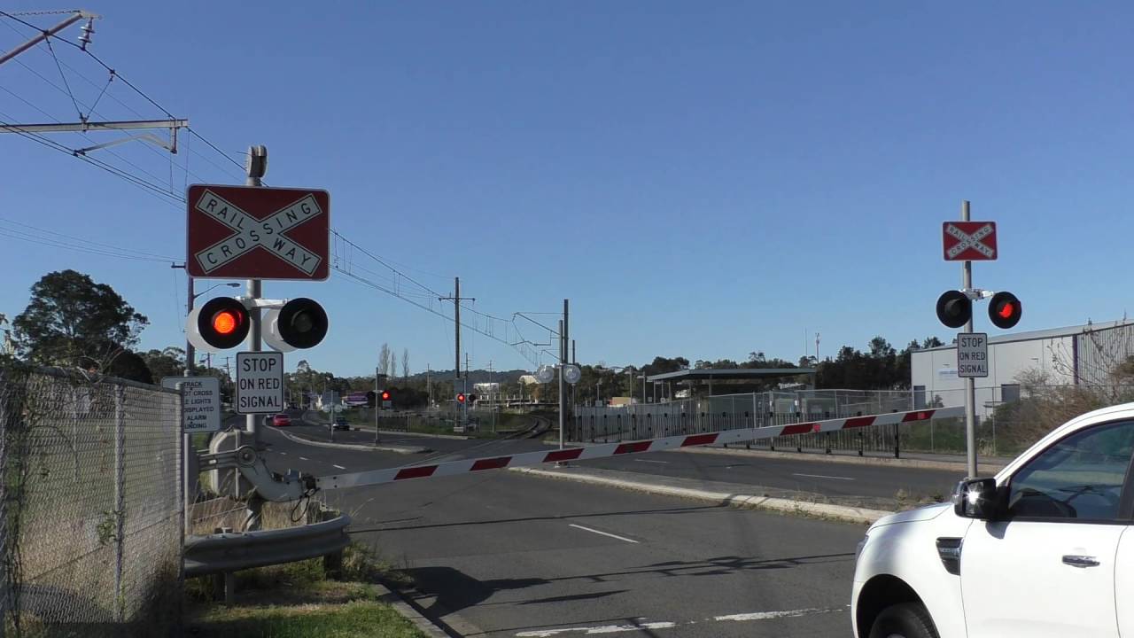 Level Crossing, Unanderra (Princes Hwy) NSW, Australia.
