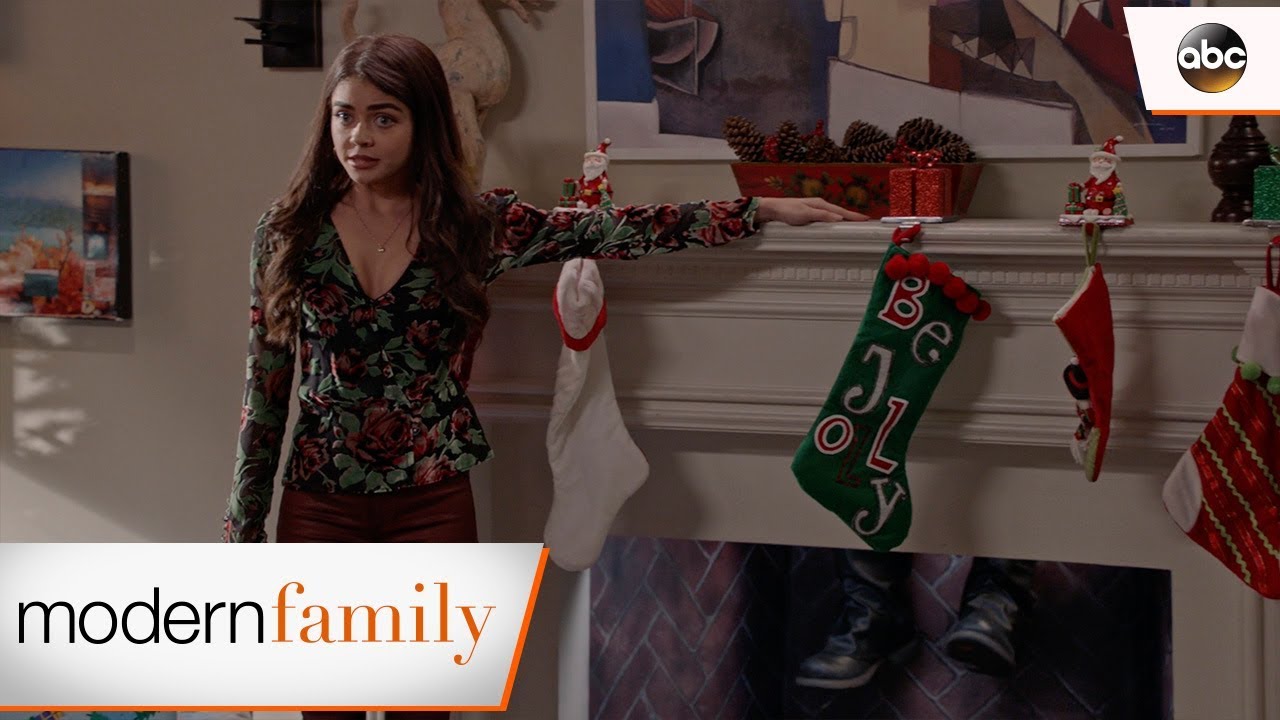 Haley Tells the Family – Modern Family