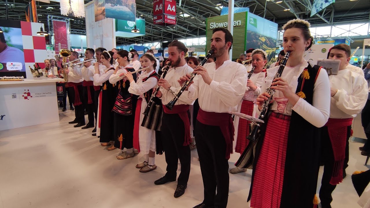 Sinjske mažoretkinje i Gradska glazba Sinj - Sinjski alkari