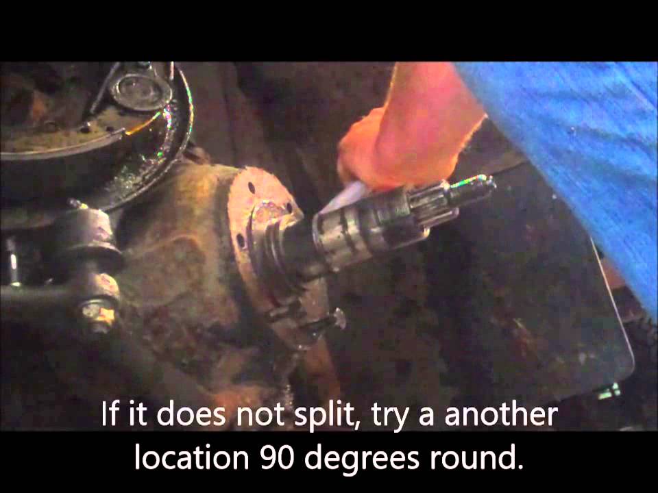 Land Rover Series 2A 1968 Front Oil Seal Distance Piece Removal From Stub Axle.