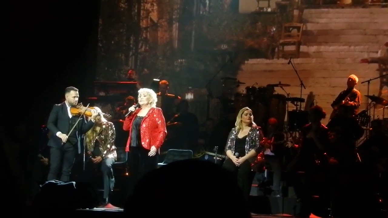 Αγαπησε με - Μαρινελλα 09.12.2022 - Christmas Theater