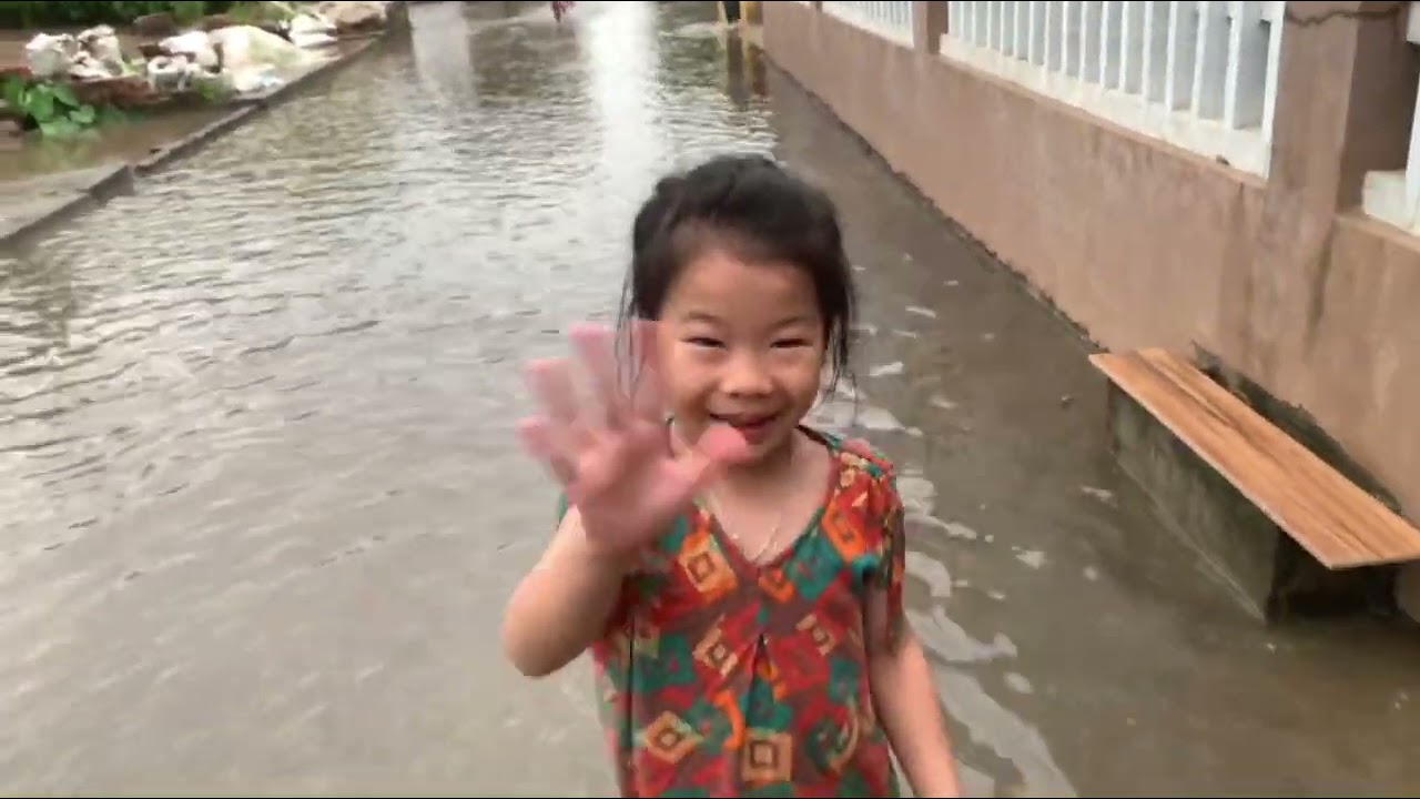Bông Kem  trải nghiệm ngày mưa