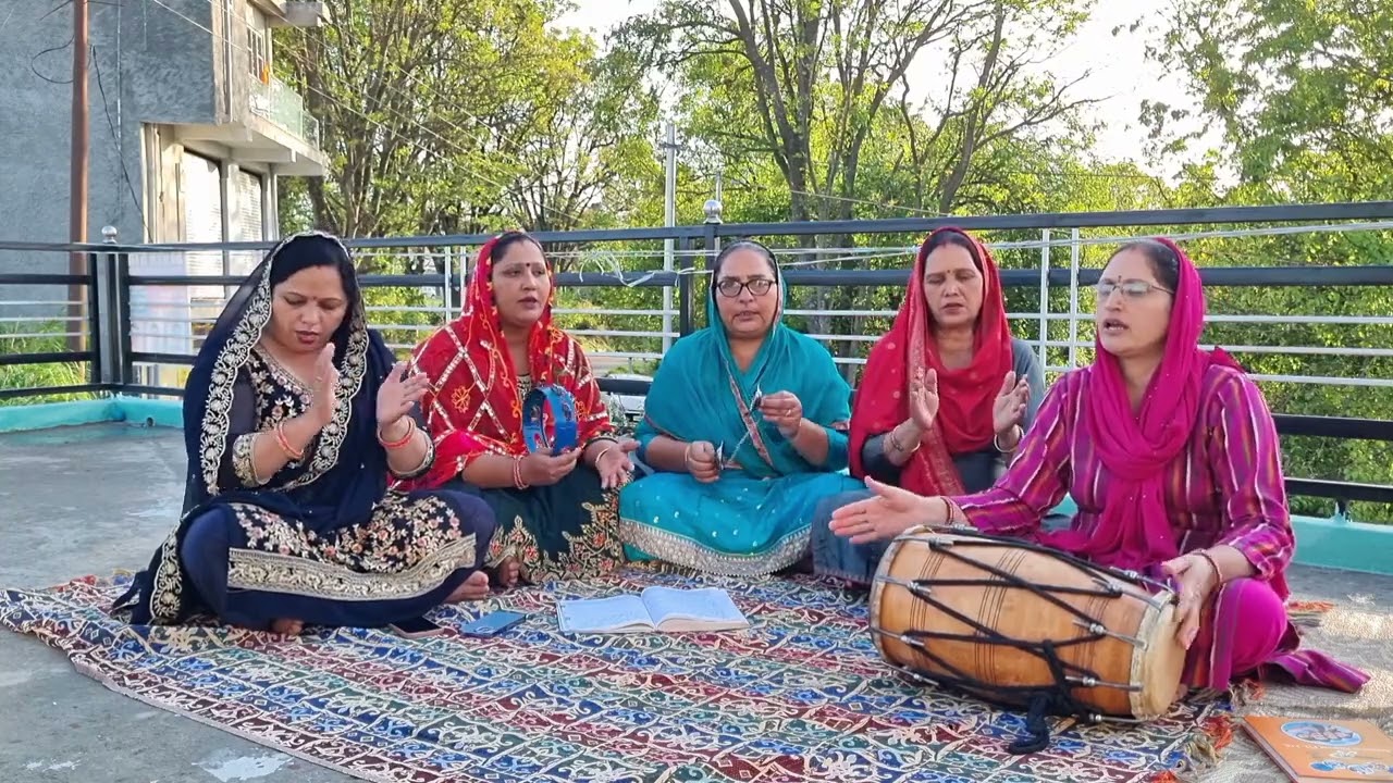 #bhajan #navratri 🚩पहाडां बिच लंगदा छम छम नचदा हो मेरी मैया जी दा शेर है पीले रंग दा With Lyrics