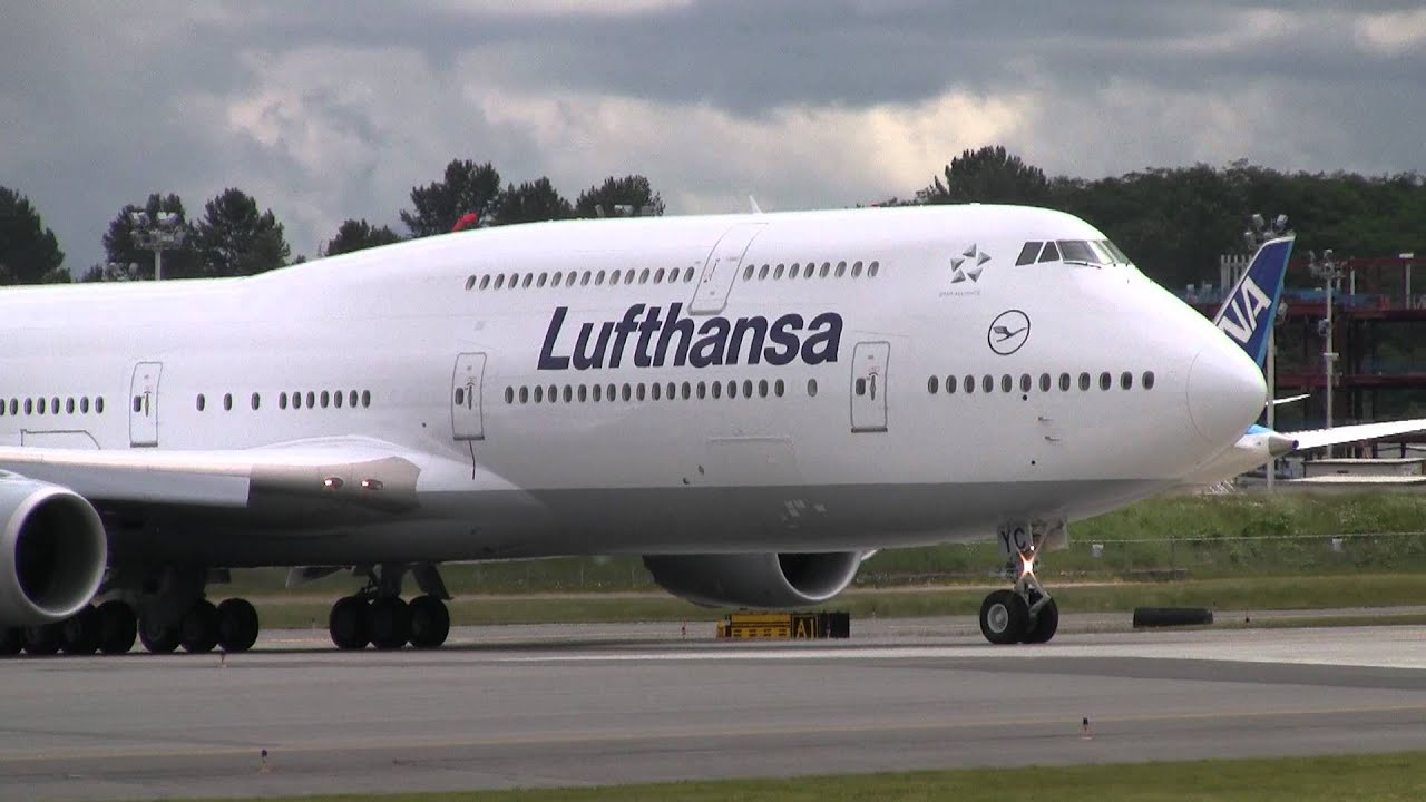 Lufthansa 747-8i Takeoff