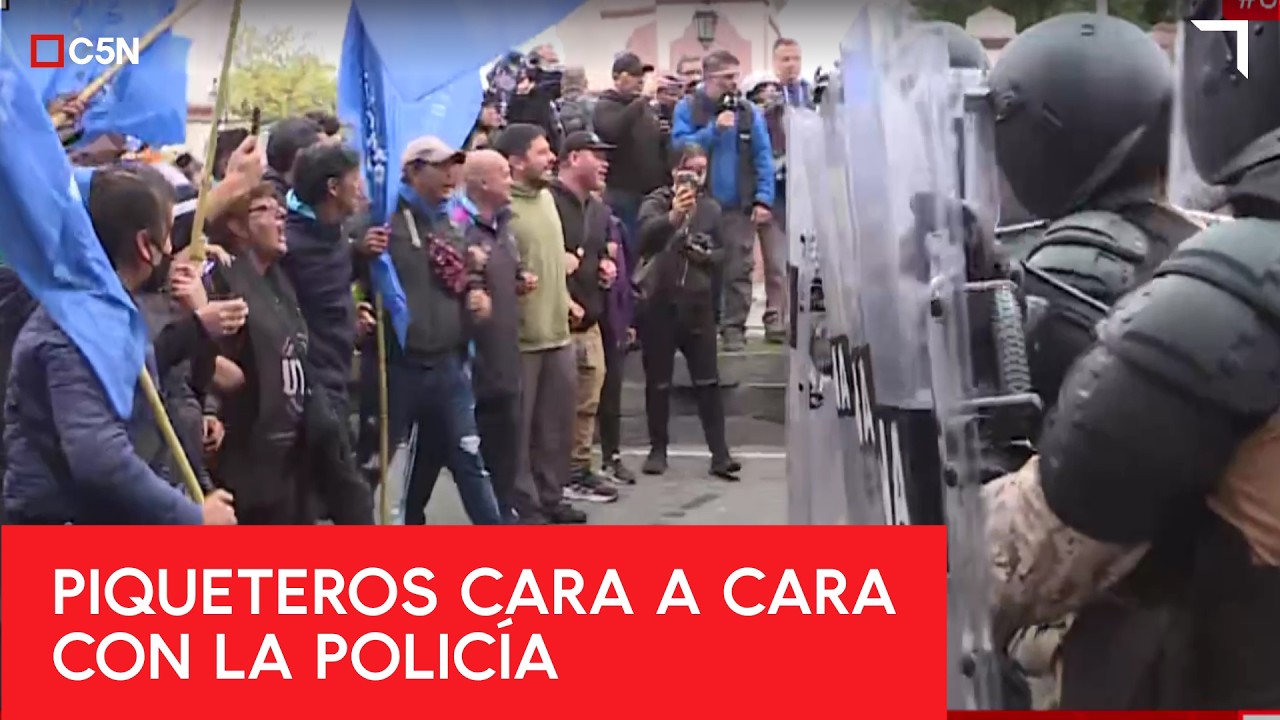 AVELLANEDA: AVANZA la POLIC&Iacute;A CONTRA los MANIFESTANTES
