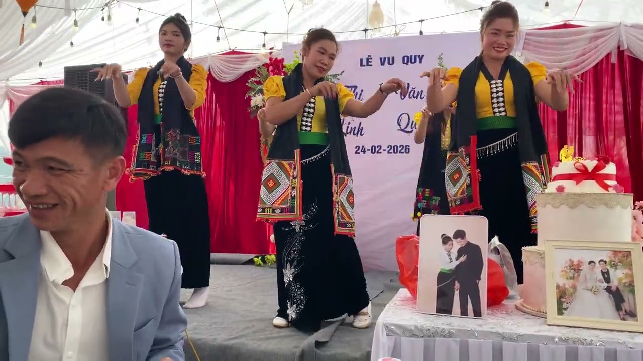 Múa mừng đám cưới tại Than Uyên ( mọi người xem xong nhớ đăng ký kênh ủng hộ mình nhé ) 