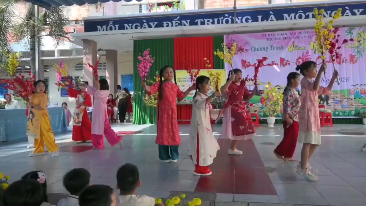 Tết Sang TH Lý Tự Trọng chào xuân 2026