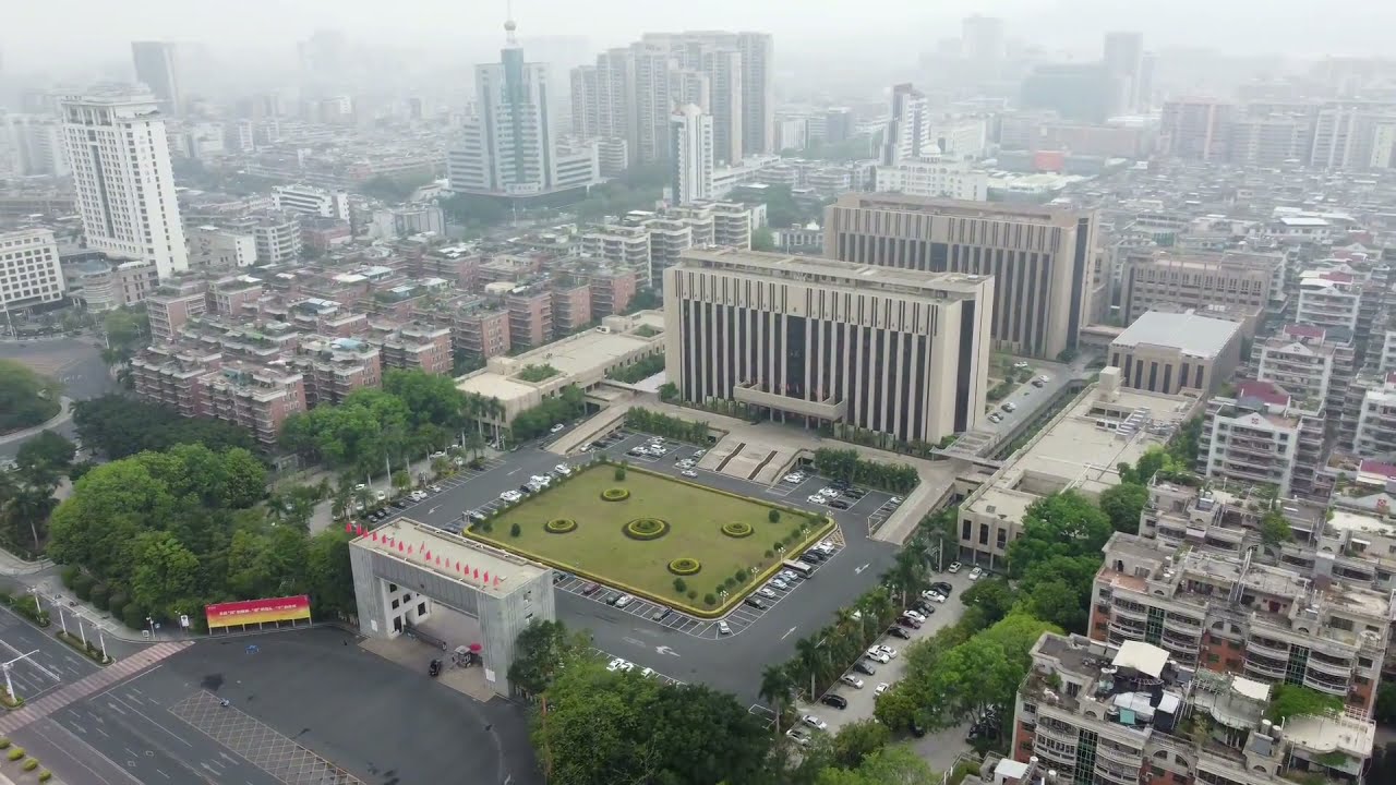 实拍揭阳市政府周边，三线城市房地产发展不错，一眼望去高楼耸立