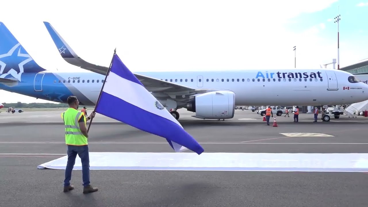 Llega una nueva aerolínea a El Salvador que conecta directo con Canadá