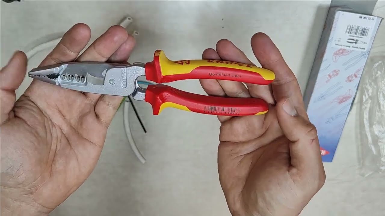 Innowacyjna geometria ostrza ułatwia cięcie⚡Szczypce KNIPEX WireStripper 13 76 200 ME⚡