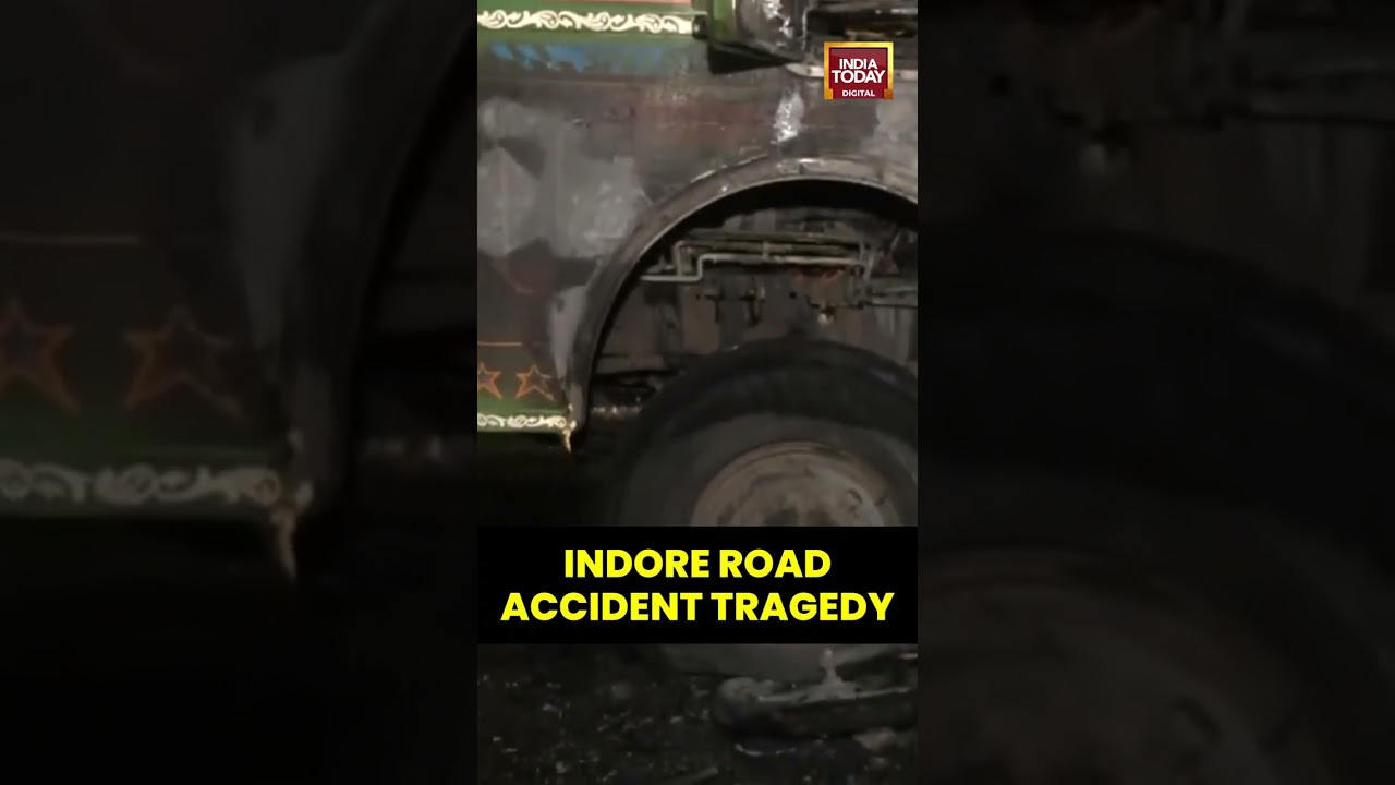 #Indore: #Truck rams pedestrians on #KalaniNagarRoad, 2 dead, 9 injured | #truckaccident #shorts