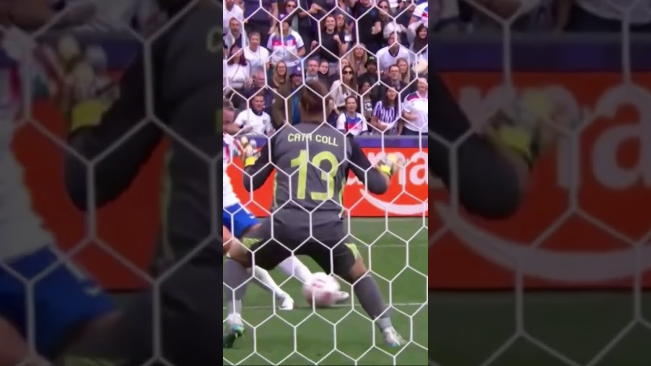 Cata Coll goalkeeper for 🇪🇸