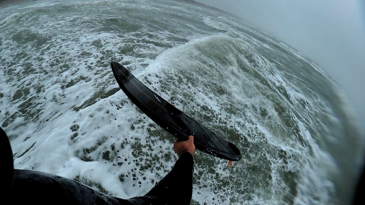 Strapless kitesurfing - two very different days