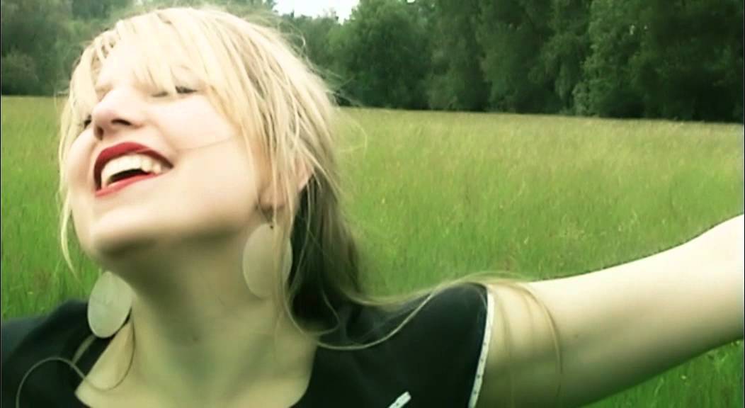 Fussballkönigin - Der WM Song 2011 von miaomio