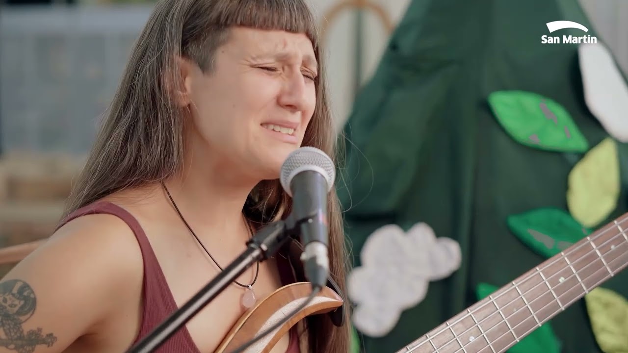 Lu Restelli - 8 Mujeres, artistas que nos dieron voz
