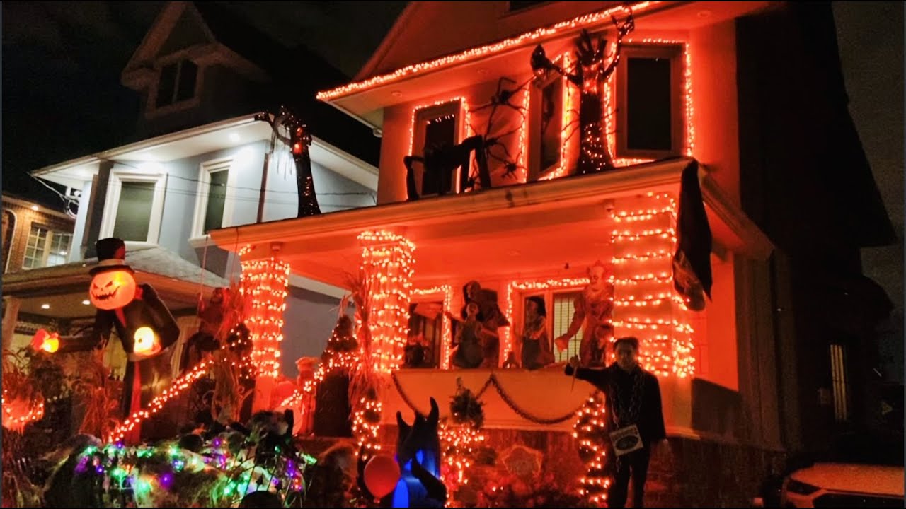 Dyker Heights Halloween Decorated House Night Walk | Brooklyn NYC