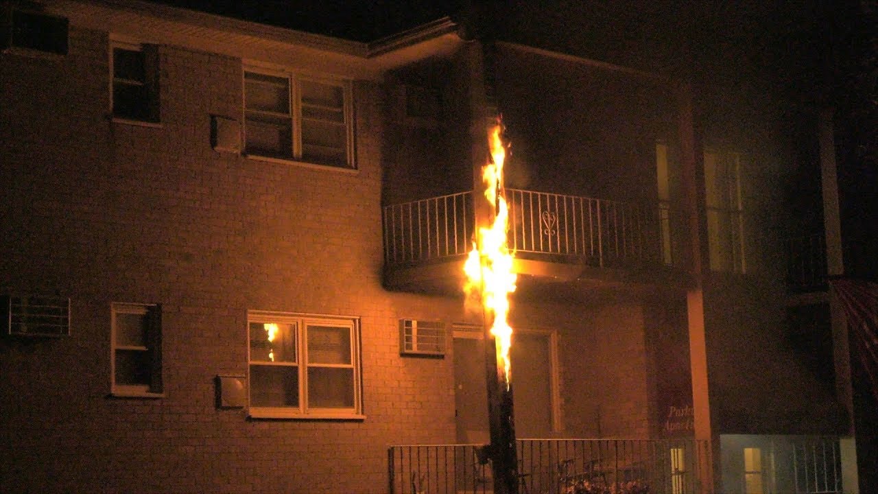 PRE-ARRIVAL VIDEO: firefighters find a balcony burning in Whitehall, Pennsylvania