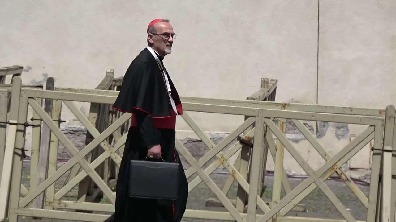 Conclave, le uscite dei cardinali dalla Congregazione in Vaticano