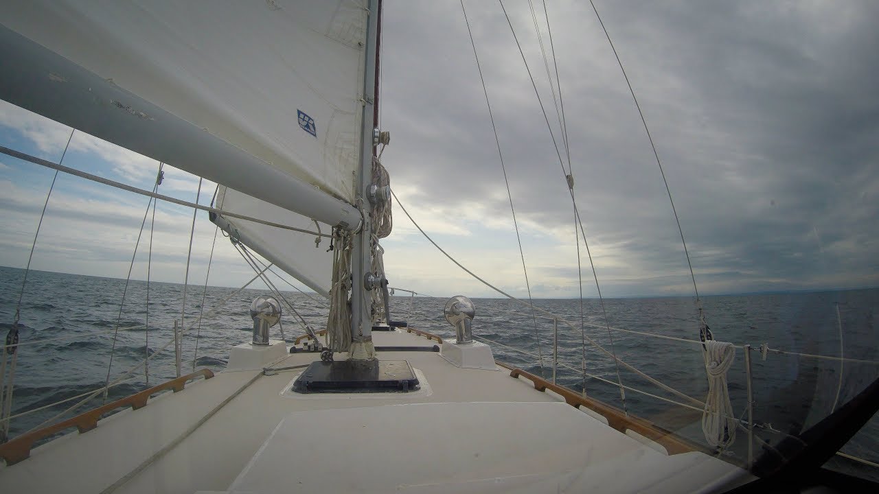 Sailing Across to the Apostles - SV Freelance