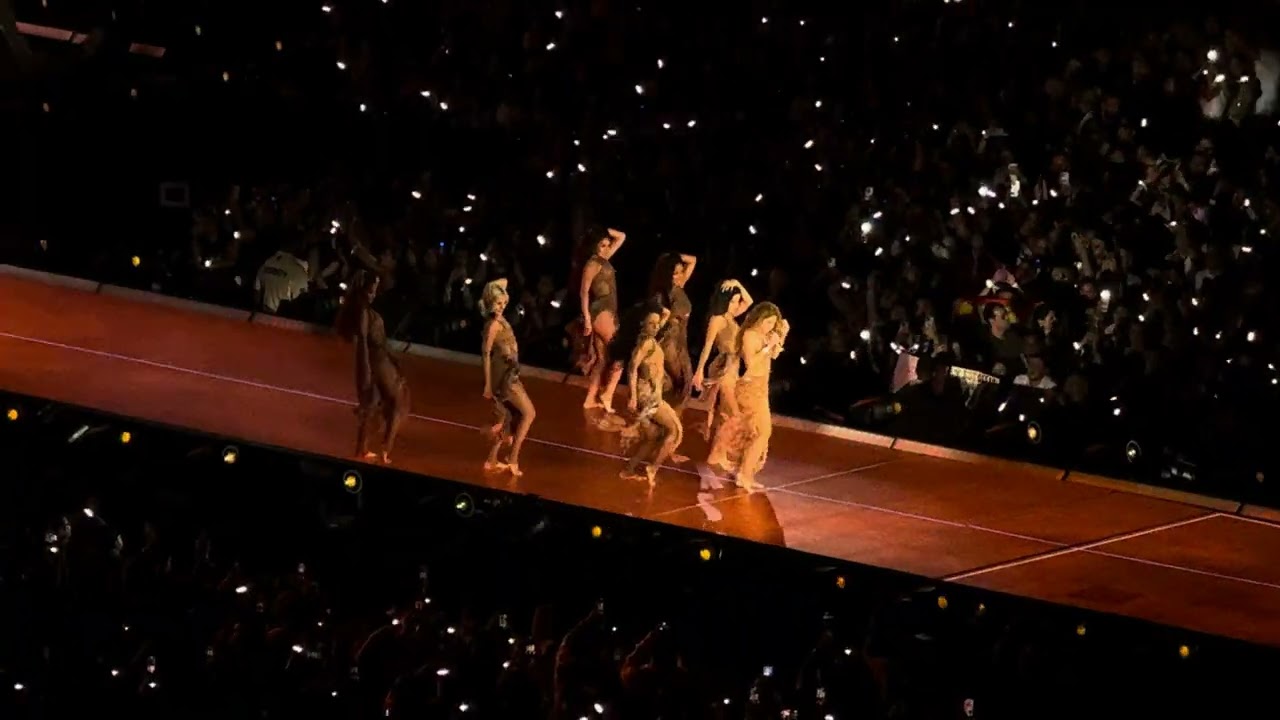 Shakira - Hips Don't Lie (Live at Hard Rock Stadium, Miami - June 6, 2025)