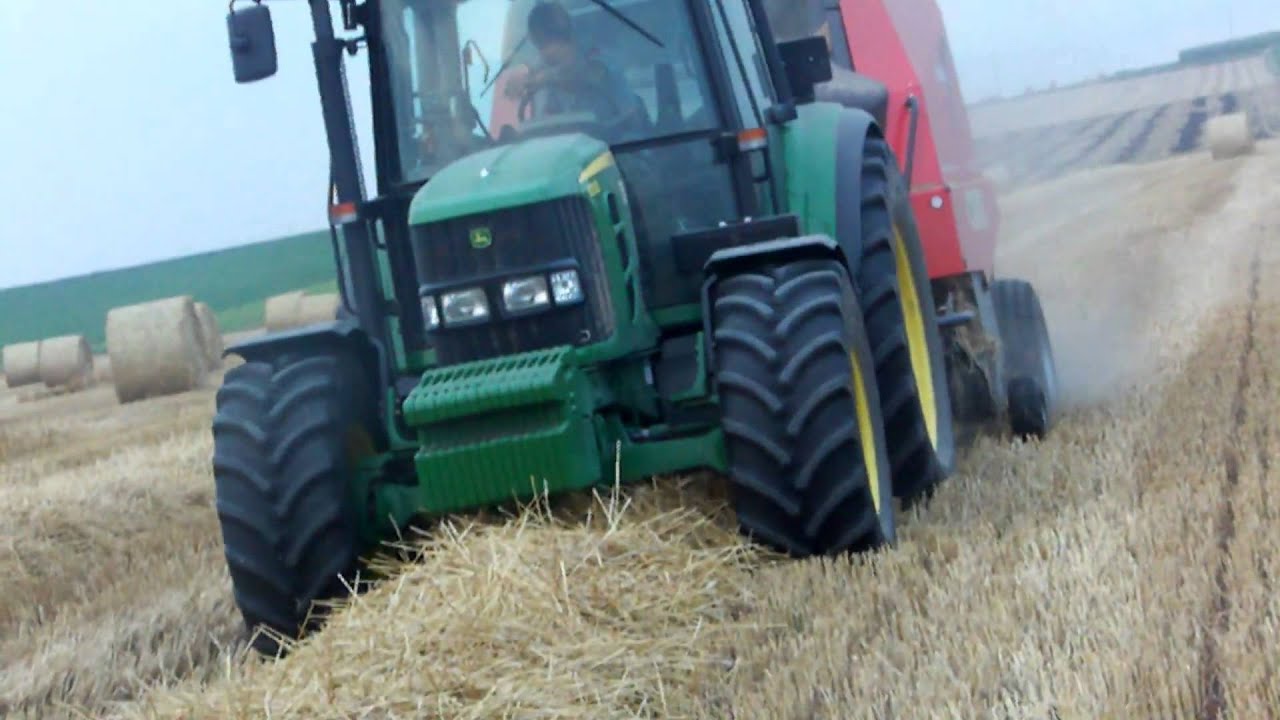 Czas na słomę   John Deere 6330{Kuhn VB2160