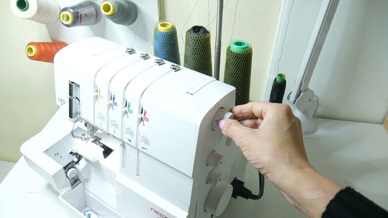 Tagliacuci Necchi 4035 con tensione automatica